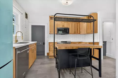 Kitchen - 27108 E River Rd, Grosse Ile, MI 48138 photo 1 of 3