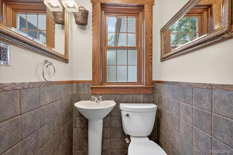 Bath - 27108 E River Rd, Grosse Ile, MI 48138 photo 1 of 2