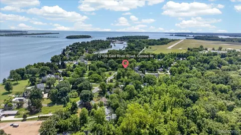 View/Area - 27108 E River Rd, Grosse Ile, MI 48138 photo 8 of 8
