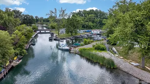 View/Area - 27108 E River Rd, Grosse Ile, MI 48138 photo 6 of 8
