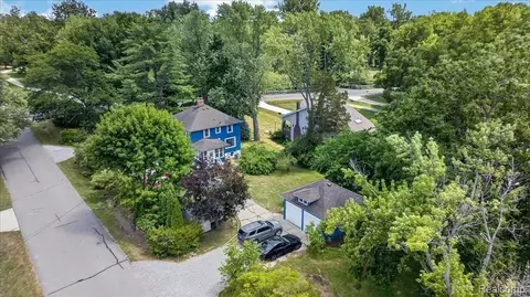View/Area - 27108 E River Rd, Grosse Ile, MI 48138 photo 2 of 8