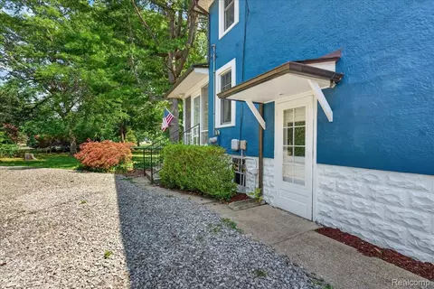 Exterior - 27108 E River Rd, Grosse Ile, MI 48138 photo 6 of 12