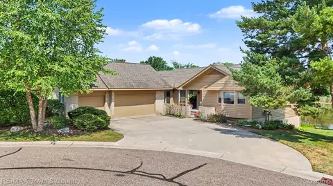 4521 Ravenwood Dr #4, Grand Blanc, MI 48439