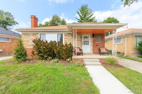 24091 Eastwood St, Oak Park, MI 48237