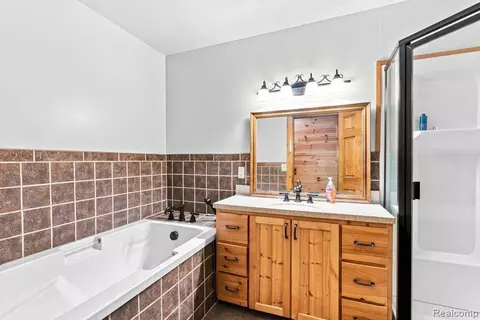 Bath - 1940 Marlette Rd, Buel, MI 48401 photo 3 of 3