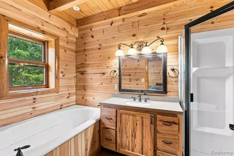 Bath - 1940 Marlette Rd, Buel, MI 48401 photo 2 of 3