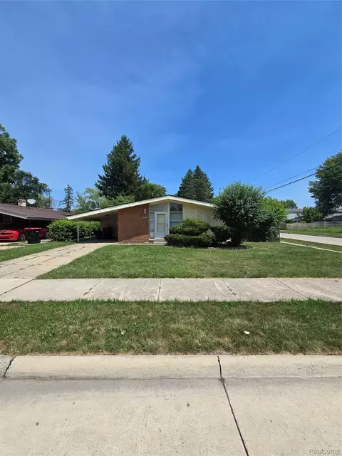 29708 Fairfax St, Southfield, MI 48076