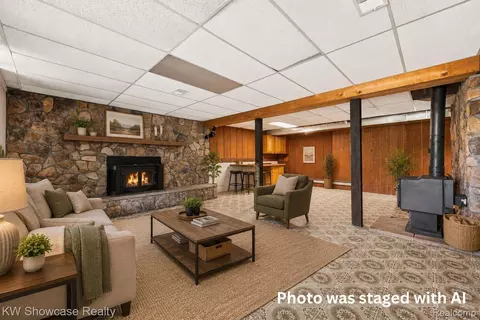Living - 11343 Eagle Rd, Springfield, MI 48350 photo 4 of 4