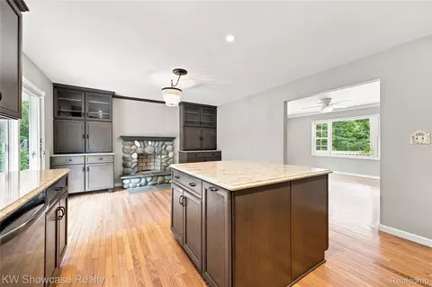 Kitchen - 11343 Eagle Rd, Springfield, MI 48350 photo 4 of 5