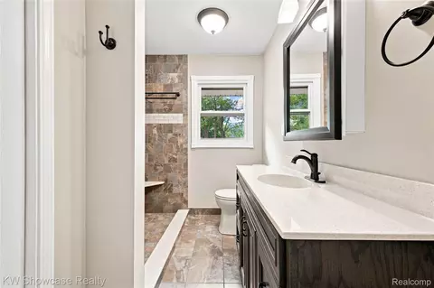 Bath - 11343 Eagle Rd, Springfield, MI 48350 photo 1 of 3