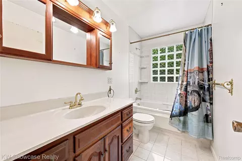 Bath - 11343 Eagle Rd, Springfield, MI 48350 photo 3 of 3