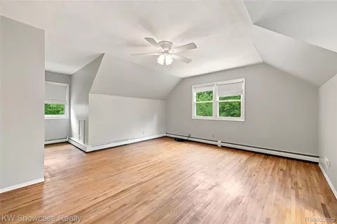 Bedroom - 11343 Eagle Rd, Springfield, MI 48350 photo 4 of 9