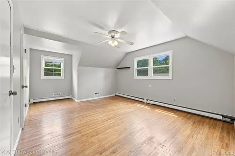Bedroom - 11343 Eagle Rd, Springfield, MI 48350 photo 6 of 9