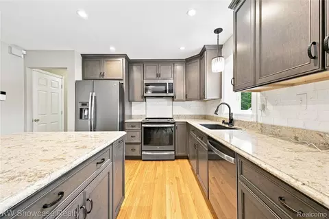 Kitchen - 11343 Eagle Rd, Springfield, MI 48350 photo 3 of 5