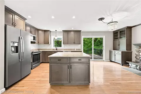 Kitchen - 11343 Eagle Rd, Springfield, MI 48350 photo 2 of 5