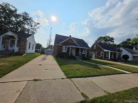 29595 Park St, Roseville, MI 48066