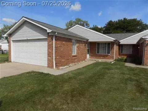 19121 Waldorf St, Roseville, MI 48066