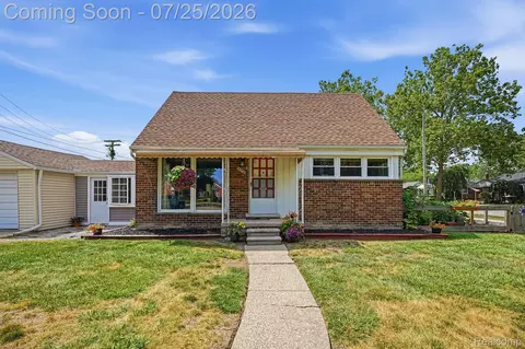 22601 Chapoton St, Saint Clair Shores, MI 48080