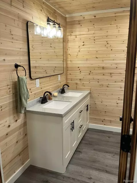 Bath - 3395 Raspberry Ln, Munising, MI 49862 photo 1 of 5