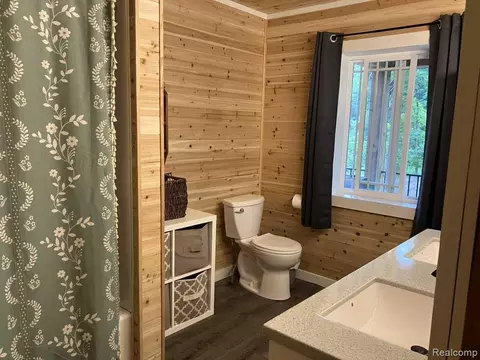 Bath - 3395 Raspberry Ln, Munising, MI 49862 photo 3 of 5