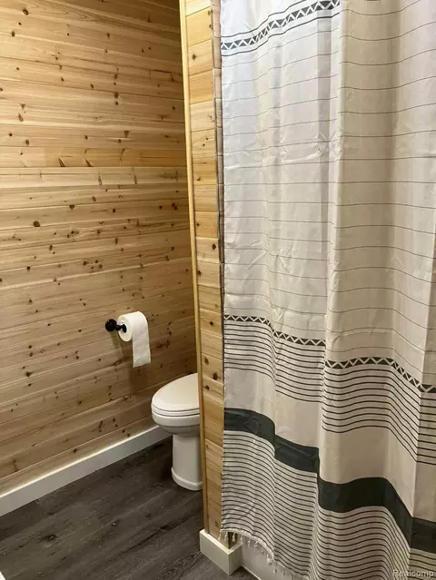 Bath - 3395 Raspberry Ln, Munising, MI 49862 photo 2 of 5