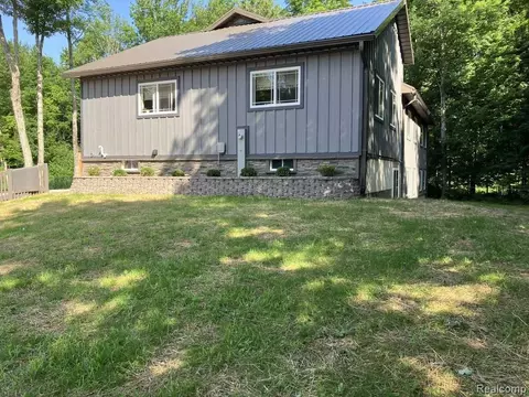 Exterior - 3395 Raspberry Ln, Munising, MI 49862 photo 2 of 7