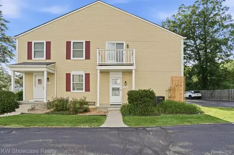 1499 Mariner Dr, Walled Lake, MI 48390
