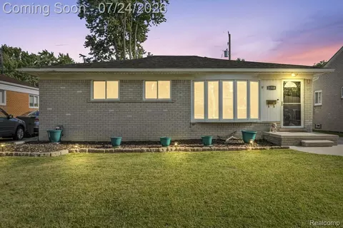 21518 Share St, Saint Clair Shores, MI 48082