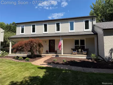 1120 Hackberry Cir, Rochester Hills, MI 48309