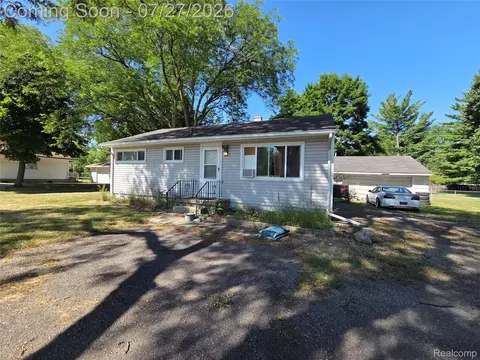 6056 Dort Hwy, Grand Blanc, MI 48439