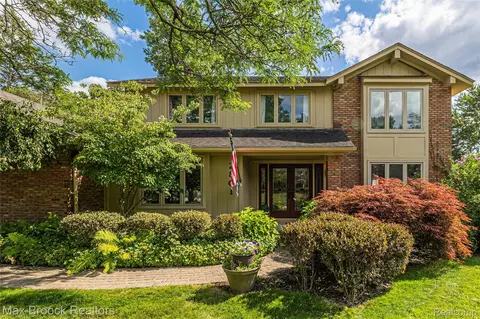 2801 Baltane Rd, West Bloomfield, MI 48323