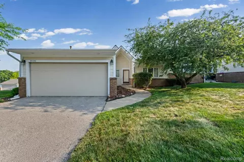 35190 Hillside Dr, Farmington Hills, MI 48335