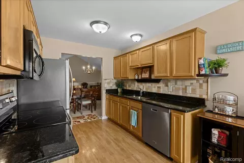 Kitchen - 4016 Cornerstone Dr, Canton, MI 48188 photo 3 of 4