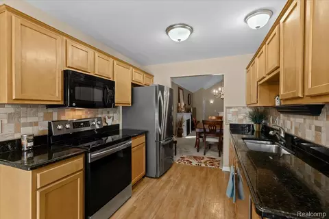Kitchen - 4016 Cornerstone Dr, Canton, MI 48188 photo 4 of 4