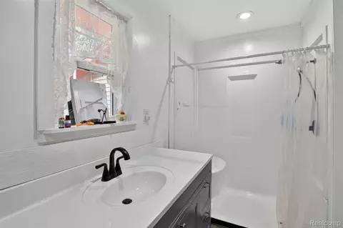 Bath - 4522 Red Fox Run, Lincoln, MI 48622 photo 1 of 1