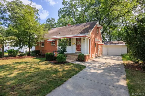 23500 Majestic St, Oak Park, MI 48237