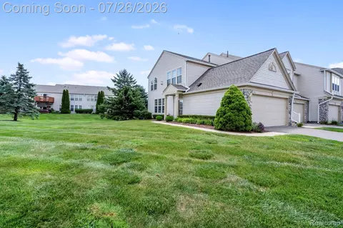 26657 Kirkway Dr, Woodhaven, MI 48183