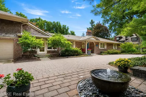 515 Dubuar St, Northville, MI 48167