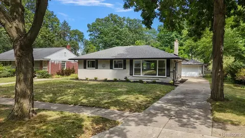 27626 Lexington Pkwy, Southfield, MI 48076