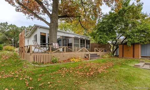Exterior - 10470 King Rd, Springfield, MI 48350 photo 9 of 12