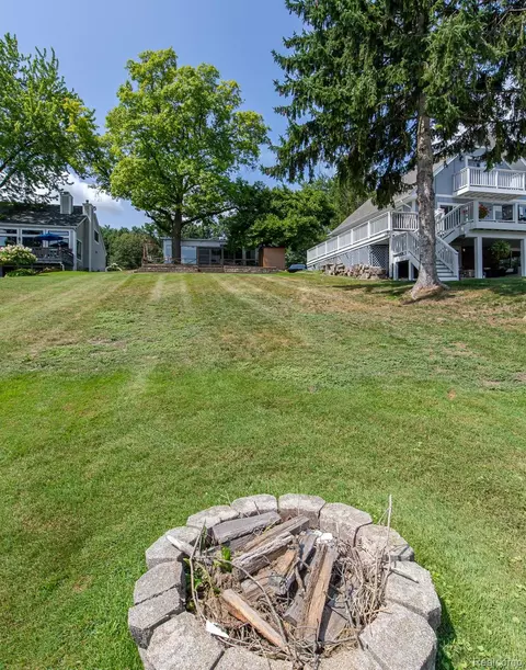 Exterior - 10470 King Rd, Springfield, MI 48350 photo 12 of 12