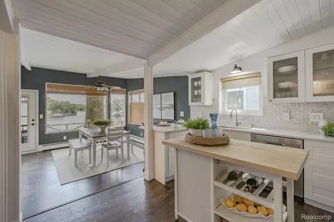 Kitchen - 10470 King Rd, Springfield, MI 48350 photo 1 of 7