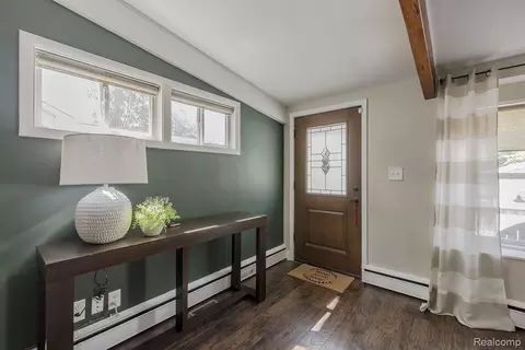 Entry Way - 10470 King Rd, Springfield, MI 48350 photo 1 of 3