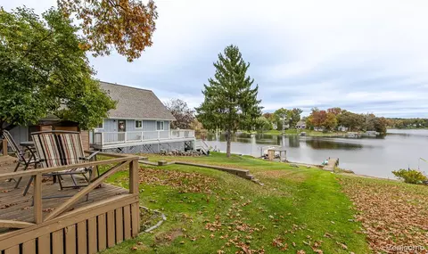 Exterior - 10470 King Rd, Springfield, MI 48350 photo 10 of 12
