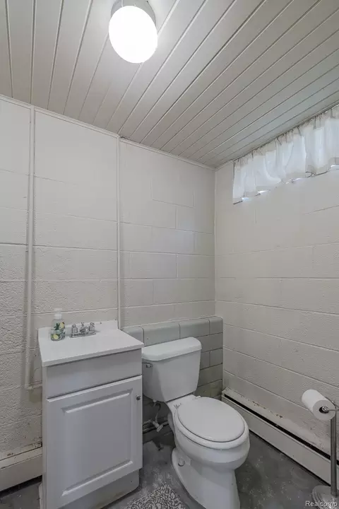 Bath - 10470 King Rd, Springfield, MI 48350 photo 6 of 7