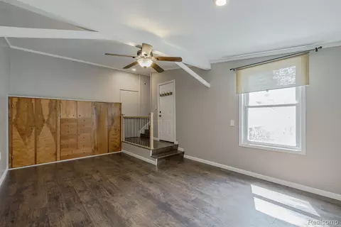 Entry Way - 10470 King Rd, Springfield, MI 48350 photo 3 of 3