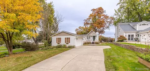Exterior - 10470 King Rd, Springfield, MI 48350 photo 1 of 12