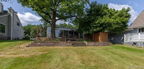 Exterior - 10470 King Rd, Springfield, MI 48350 photo 11 of 12