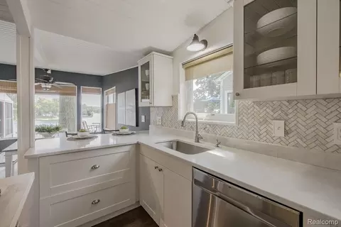 Kitchen - 10470 King Rd, Springfield, MI 48350 photo 3 of 7