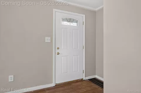 Entry Way - 5048 Howe Rd, Wayne, MI 48184 photo 2 of 4